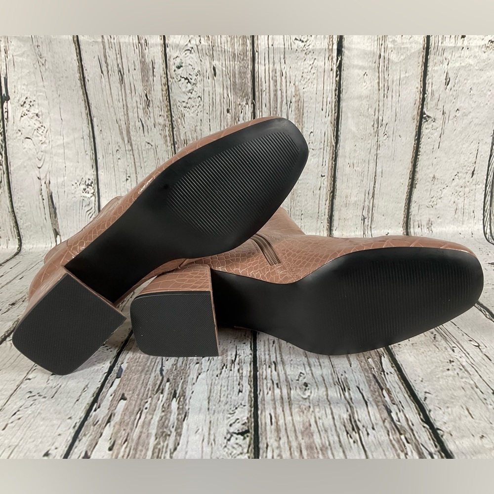 Steve Madden “Darma” Crocodile Embossed Ankle Boots Blush Tan Bootie Sz 10 - Picture 5 of 9